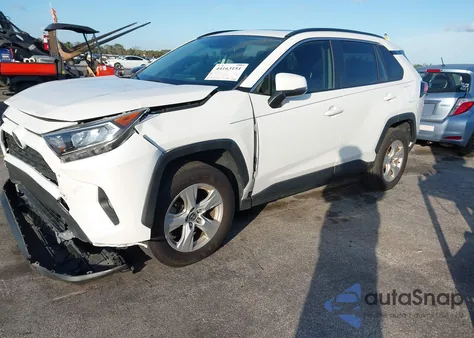 2020 Toyota Rav4 Xle z USA, uszkodzony, nr VIN JTMW1RFV2LD058980